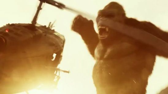 Imagem da notícia King Kong pega helicópteros no ar em novo comercial de Kong: A Ilha da Caveira