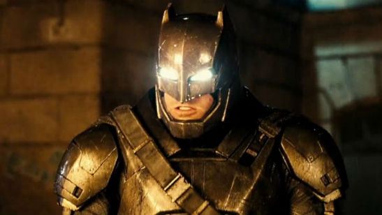 Liga da Justiça: Zack Snyder divulga imagem de Batman em cena de luta