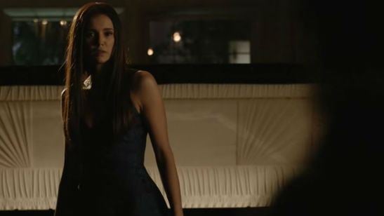 Elena e Damon se abraçam em teaser de The Vampire Diaries