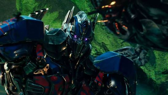 Optimus Prime vai para o "Lado Negro da Força" em novo trailer de Transformers: O Último Cavaleiro