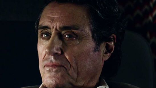 Imagem da notícia American Gods: Conheça o misterioso deus vivido por Ian McShane em cena inédita