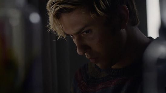 Imagem da notícia Antagonista confronta Light Turner em imagem do filme Death Note
