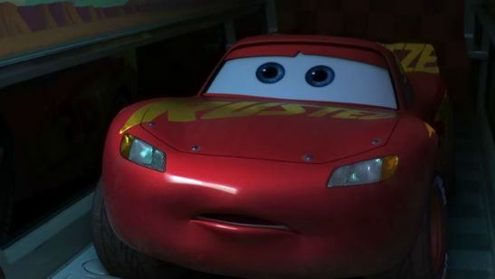 Relâmpago McQueen busca seu legado e Mate dá as caras em novo trailer de Carros 3
