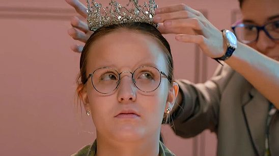 Imagem da notícia Larissa Manoela vive dilemas e romances adolescentes no trailer de Meus 15 Anos