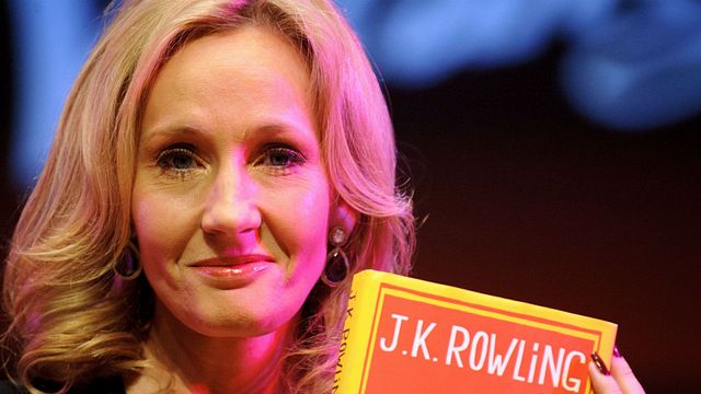 Imagem da notícia J.K. Rowling lançará dois livros de Harry Potter com manuscritos, rascunhos e ilustrações inéditos