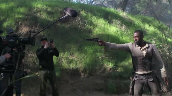 Imagem da notícia Vídeo com cenas dos bastidores ressalta o clima de bang bang de A Torre Negra