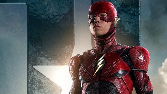 Imagem da notícia Comic-Con 2017: Confira imagens da estátua em tamanho real do Flash em Lego