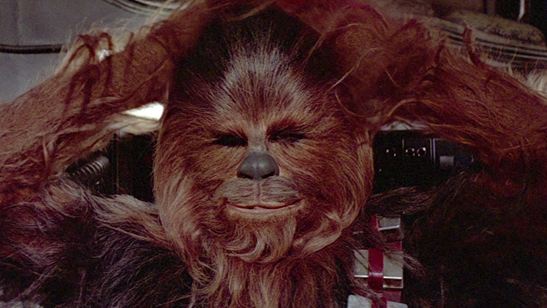 Han Solo: Ron Howard flagra Chewbacca em foto dos bastidores