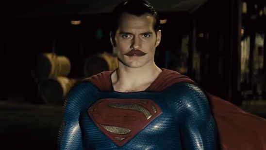 Imagem da notícia Henry Cavill ganha bigode em nova paródia de Batman vs Superman - A Origem da Justiça