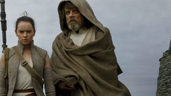 Imagem da notícia Star Wars - Os Últimos Jedi: Mark Hamill, Daisy Ridley e Rian Johnson explicam o relacionamento entre Luke e Rey