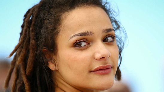 Imagem da notícia Hellboy escala revelação de Docinho da América como interesse romântico do protagonista nas HQs