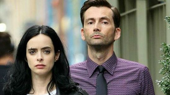 Imagem da notícia Jessica Jones: Veja novas imagens de David Tennant nas filmagens da segunda temporada