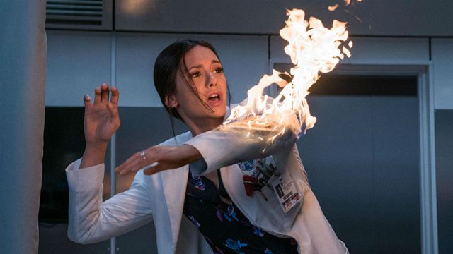 Nina Dobrev revela que realmente pegou fogo em cena de Além da Morte