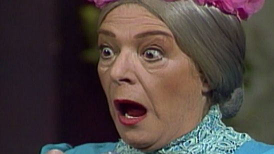 Imagem da notícia Chaves: Vestido da Bruxa do 71 será leiloado com lance inicial de 175 mil reais