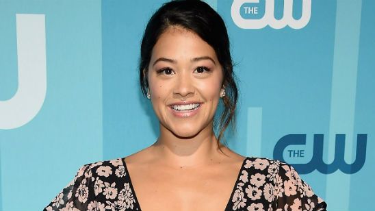 Imagem da notícia Gina Rodriguez está desenvolvendo duas séries com protagonistas latinos