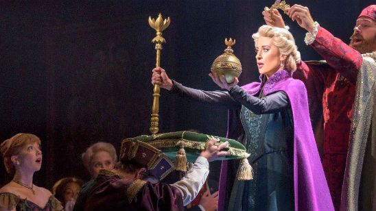 Imagem da notícia Frozen: Novas imagens apresentam a Arendelle da versão musical da Broadway