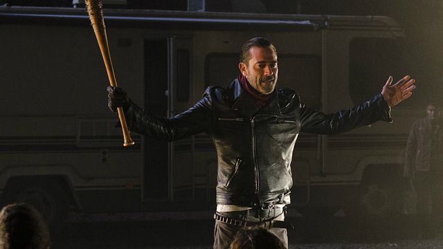Imagem da notícia The Walking Dead: Produtor executivo revela que AMC liberou mais palavrões na série