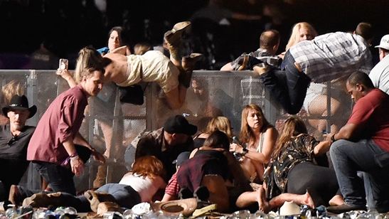 Hollywood reage com tristeza, revolta e orações ao ataque a tiros que matou mais de 50 pessoas em Las Vegas