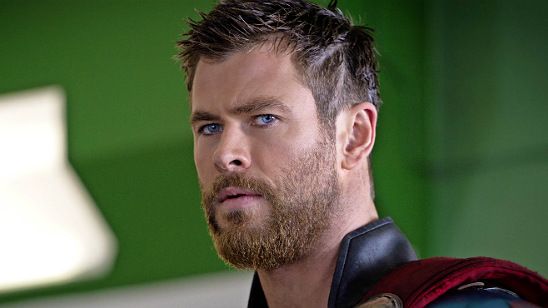 Imagem da notícia Chris Hemsworth brigou para não tirar a blusa em Thor: Ragnarok — e perdeu