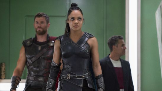 Imagem da notícia Diretor de Thor: Ragnarok explica por que o corte final do filme é 30 minutos maior do que o previsto