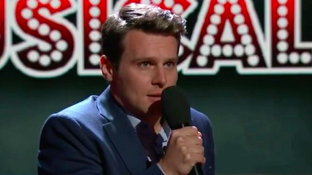 Imagem da notícia Jonathan Groff canta trama de Mindhunter em divertido número musical