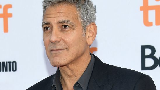 Imagem da notícia George Clooney vai voltar à televisão para estrelar e dirigir adaptação de Ardil 22