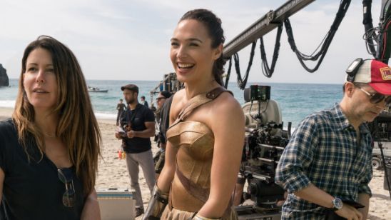 Imagem da notícia Mulher-Maravilha: Fãs criam petição para diretora Patty Jenkins ser indicada ao Globo de Ouro 2018