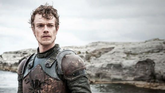 Imagem da notícia Game of Thrones: Alfie Allen improvisou cena do final da sétima temporada