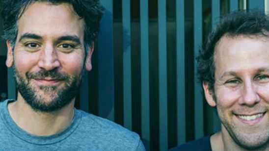 Imagem da notícia Josh Radnor, o Ted de How I Met Your Mother, está no Brasil para a turnê musical de sua dupla