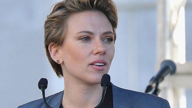 Imagem da notícia Scarlett Johansson critica James Franco em discurso na Marcha das Mulheres