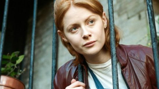 Imagem da notícia Daphne: Viver em Londres não é nada fácil no trailer da comédia dramática (Exclusivo)