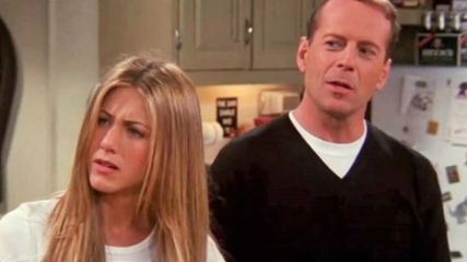 Imagem da notícia Bruce Willis confirma que participou de Friends só porque perdeu aposta para Matthew Perry