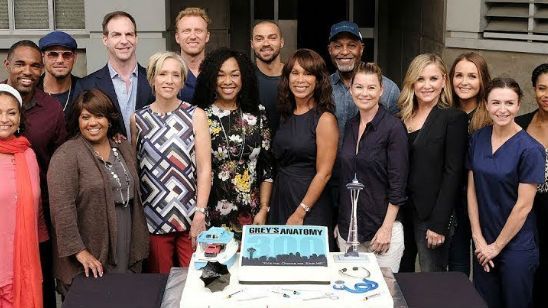 Imagem da notícia Grey's Anatomy: Elenco e equipe reagem às saídas de Jessica Capshaw e Sarah Drew