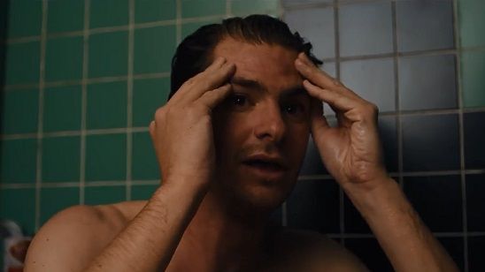 Imagem da notícia Andrew Garfield perde a cabeça procurando a crush desaparecida no trailer de Under the Silver Lake