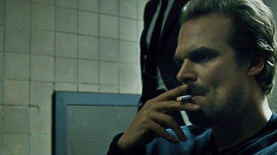 Imagem da notícia Netflix é criticada pela quantidade de fumantes em suas séries originais