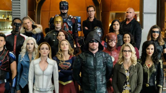 CW renova Arrow, The Flash, Supergirl, Supernatural, Riverdale e outras cinco séries