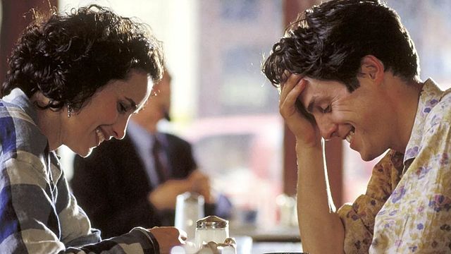 Imagem da notícia Quatro Casamentos e um Funeral: Hulu confirma série limitada com base no longa britânico