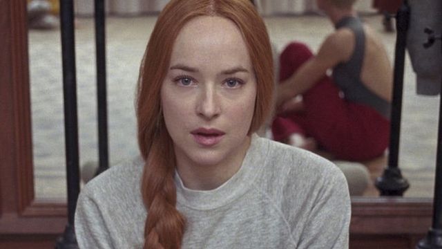 Imagem da notícia Suspiria: Dakota Johnson aparece ruiva nas primeiras imagens do remake