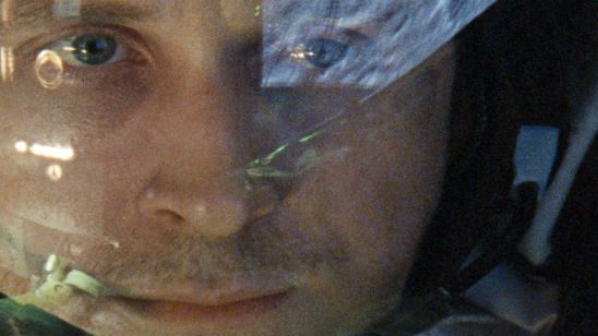 Imagem da notícia First Man: Ryan Gosling se transforma no astronauta Neil Armstrong nas primeiras imagens da biografia