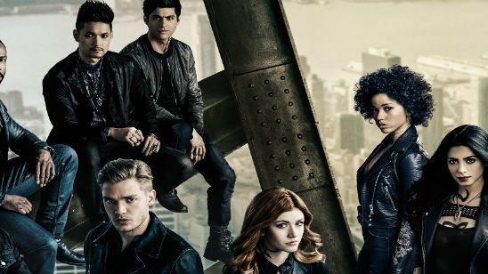 Imagem da notícia Shadowhunters: Produtor confirma negociações para resgatar a série após campanha dos fãs
