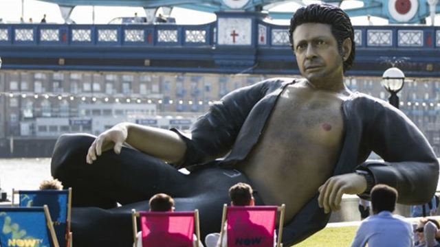 Estátua gigante de Jeff Goldblum aparece em parque de Londres