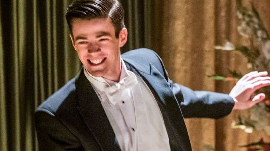 Imagem da notícia Comic-Con 2018: Grant Gustin faz dancinha de Negócio Arriscado em painel de The Flash