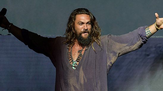 Imagem da notícia Comic-Con 2018: Aquaman surge com clássico uniforme laranja e verde em trailer estendido (Descrição)