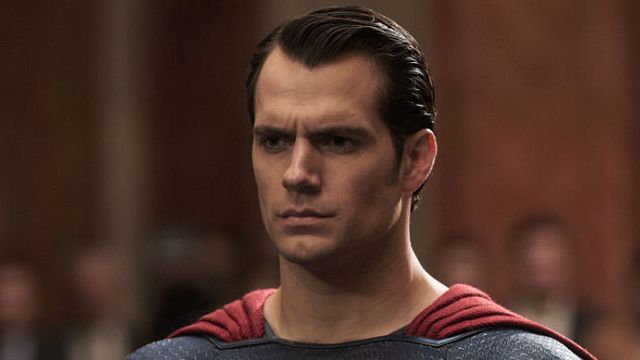 Imagem da notícia Saída de Henry Cavill do Universo Estendido da DC pode não ser definitiva