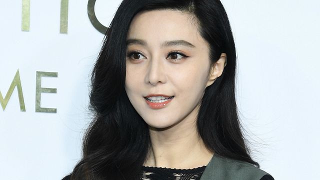 Imagem da notícia Fan Bingbing reaparece e pede desculpas após multa milionária por evasão de divisas