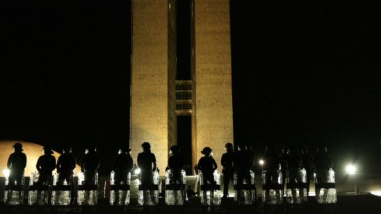 Imagem da notícia Excelentíssimos: Documentário que retrata cenário político ganha pôster (Exclusivo)