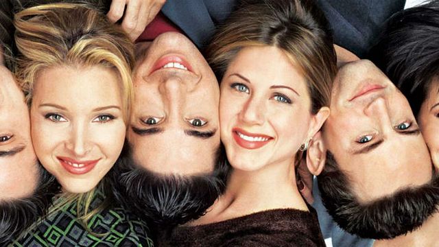 Friends: Jennifer Aniston revela que os homens do elenco estão impedindo o retorno da série