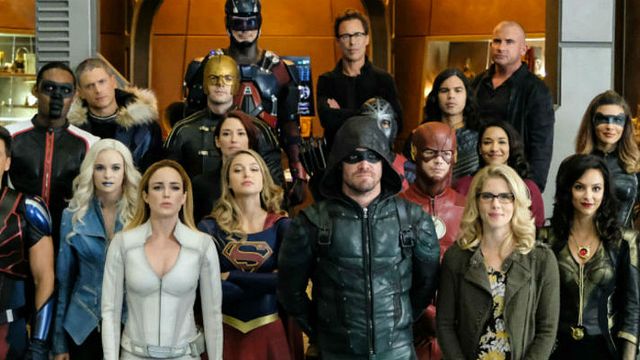 Imagem da notícia Crise nas Infinitas Terras: Especulações para o próximo crossover de Arrow, The Flash e Supergirl