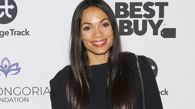 Imagem da notícia Criador de Mr. Robot está desenvolvendo nova série protagonizada por Rosario Dawson