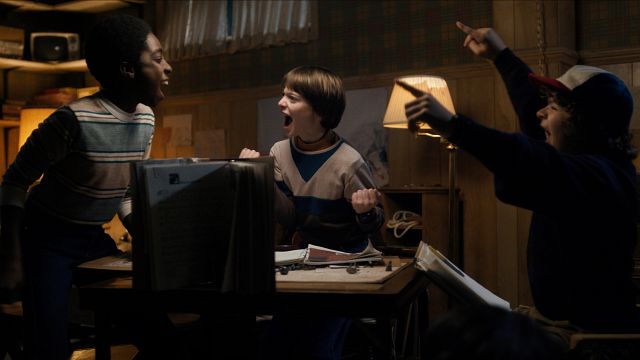 Stranger Things: Novo personagem surge em imagens de bastidores da série da  Netflix - Notícias Série - como visto na Web - AdoroCinema